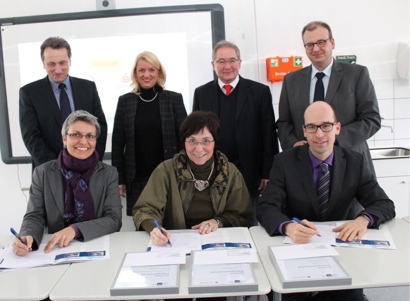 Max-Weishaupt-Realschule unterzeichnet weitere Bildungapartnerschaften