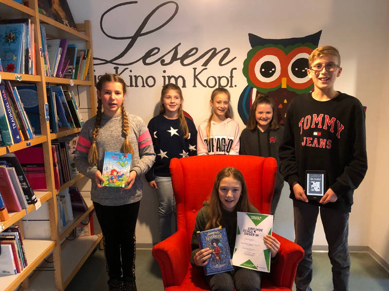 Jule Huchler, die Klassensieger sowie die Zweitplatzierten