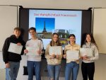 Die fünf Schülerinnen und Schüler mit ihren DELF-Urkunden