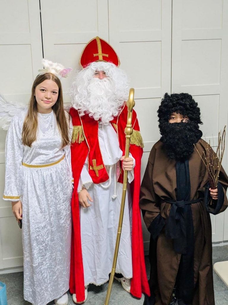 Nikolaus und seine Helfer