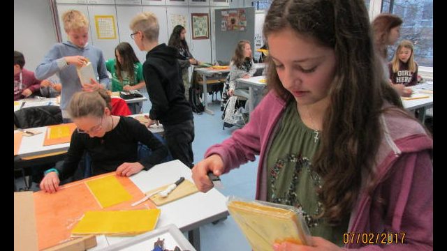 Kerzenherstellung - Öffnen der Verpackung