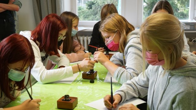 Schreiben mit Tinte und Feder