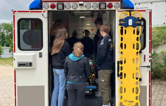 Ausflug der Schulsanis nach Biberach - Besuch der Integrierten Rettungsleitstelle des Landkreises Biberach