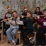 Chor und Orchester der Realschule stimmen Senioren auf Weihnachten ein